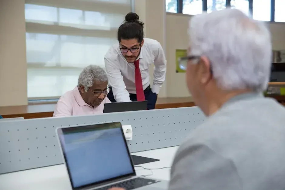 Technology Training for Senior Adults in Panama: Courses and Benefits Guide