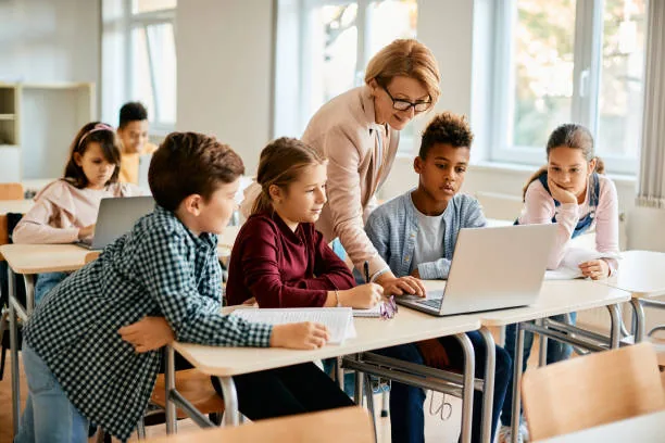 How to Donate Laptops with Damaged Keyboards in Panama: Give Them a Second Educational Life with Crezendo
